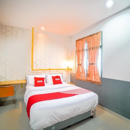 Capital O 90874 Millenium Inn 2 Medan Bagian luar foto