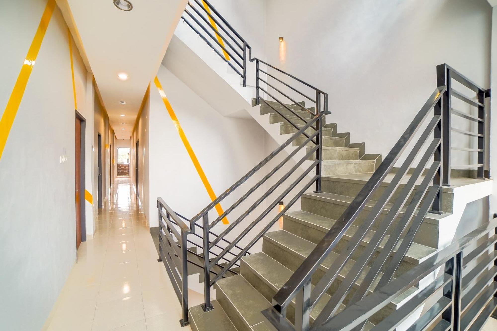 Capital O 90874 Millenium Inn 2 Medan Bagian luar foto